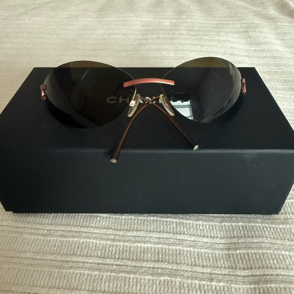 Chanel vintage frameless Sunglasses with Brown lenses rose gold hardware